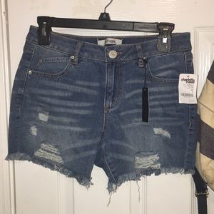 Refuge Shorts ⭐️